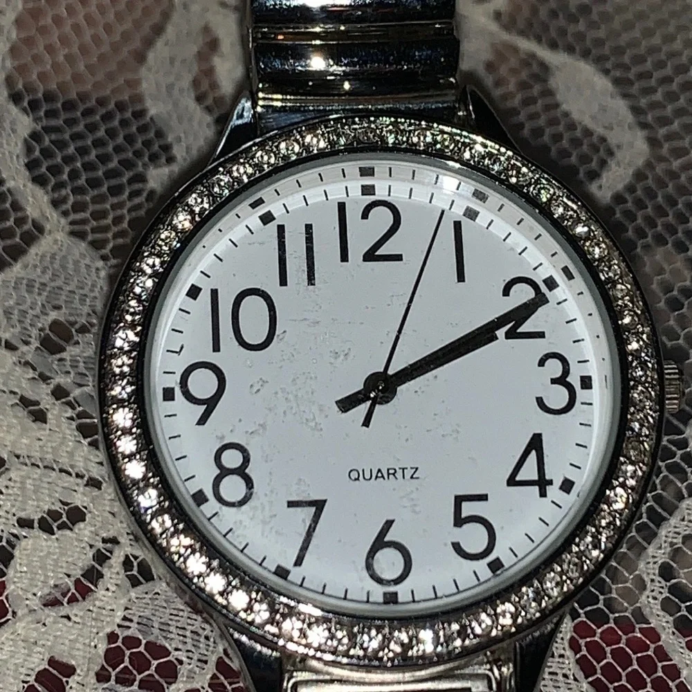 Random Fashion watch needs a battery